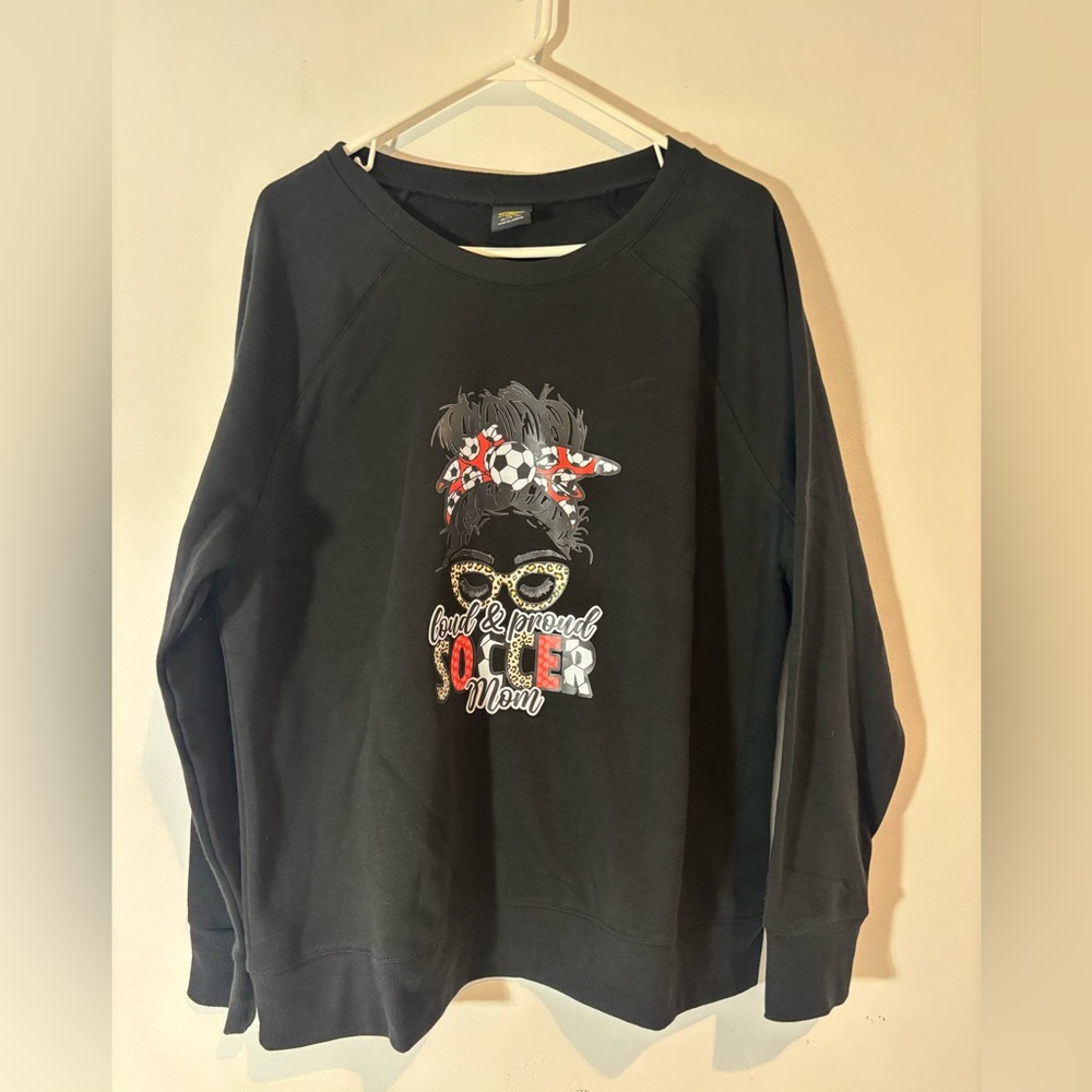 Women’s XL Soccer Mom Black Sweatshirt Pullover Cheetah Red Sport Casual